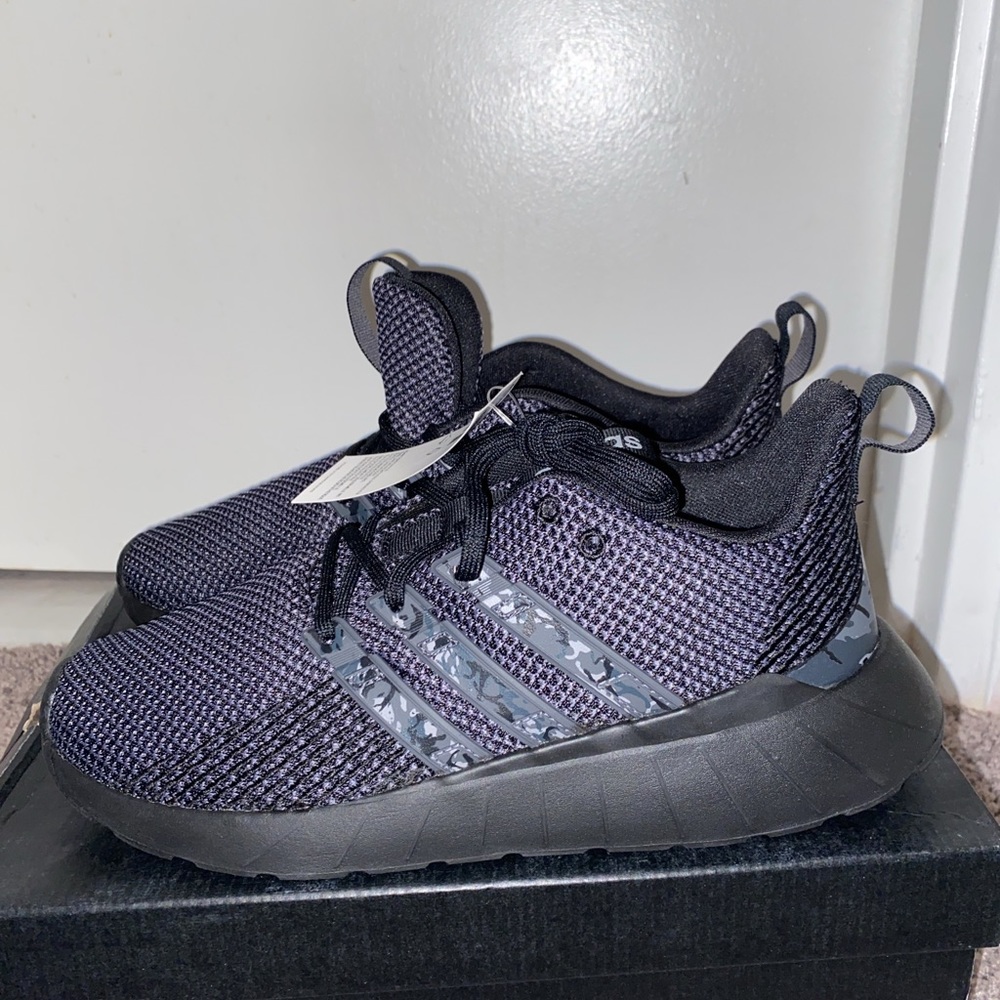 Adidas Questar flow K size 6.5 boys